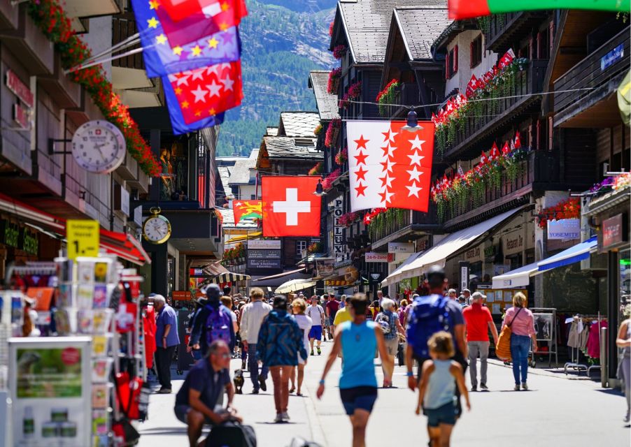 Lucerne: Private Walking Tour With Panoramic Yacht Cruise - Exploring Lucernes Old Town