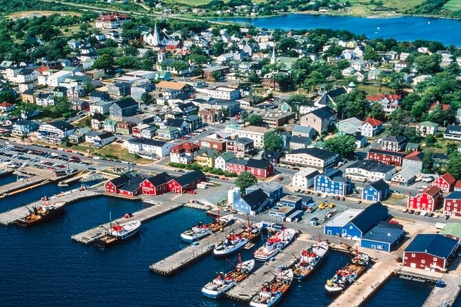 Lunenburg Small Group Express From Halifax + Lobster Roll Lunch - Pickup