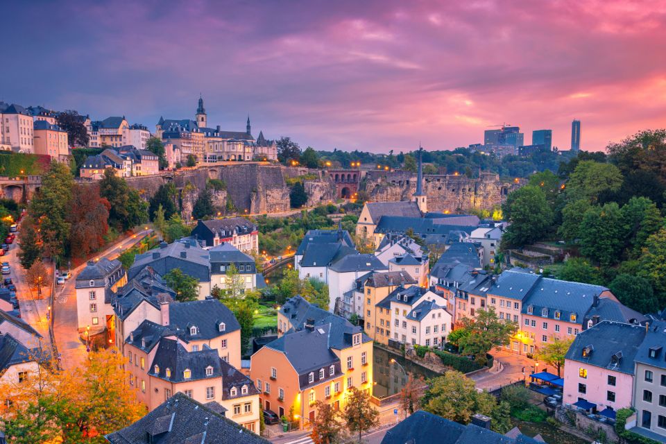 Luxembourg: First Discovery Walk and Reading Walking Tour - Pacing and Mobility