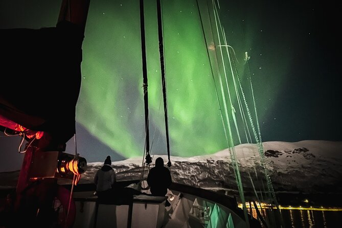 Luxury Northern Lights Cruise With Hot Tub and Dinner - Capturing the Northern Lights