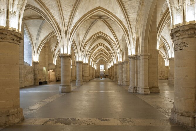 Medieval Quarter Tour With Sainte-Chapelle & Notre-Dame - Accessibility and Mobility