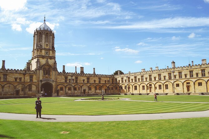 Oxford and Cambridge Guided Day Tour From London - Bus Comfort and Communication