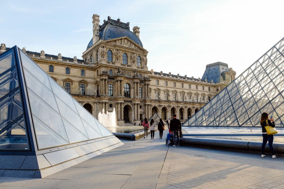 Paris: First Discovery Walk and Reading Walking Tour - Smartphone and Internet Requirement