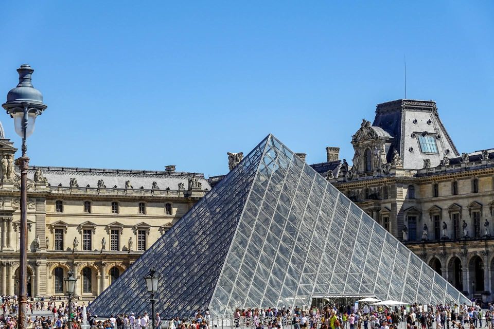 Paris - Louvre Pyramid : The Digital Audio Guide - Enhancing Visitor Knowledge of Paris