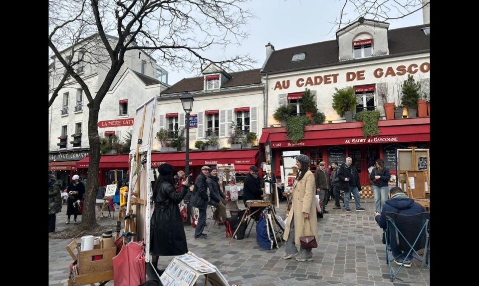 Paris: Montmartre and Sacré-Coeur Private Walking Tour - Meeting Point and Uphill Climbing