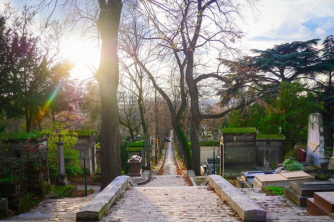 Paris Pere Lachaise Cemetery Small Group Guided Tour - Intimate Group Experience