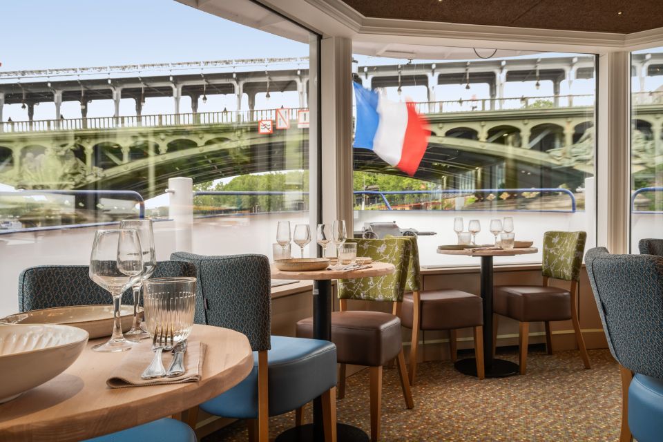 Paris: Romantic Cruise With 3-Course Dinner on Seine River - Parking and Facilities