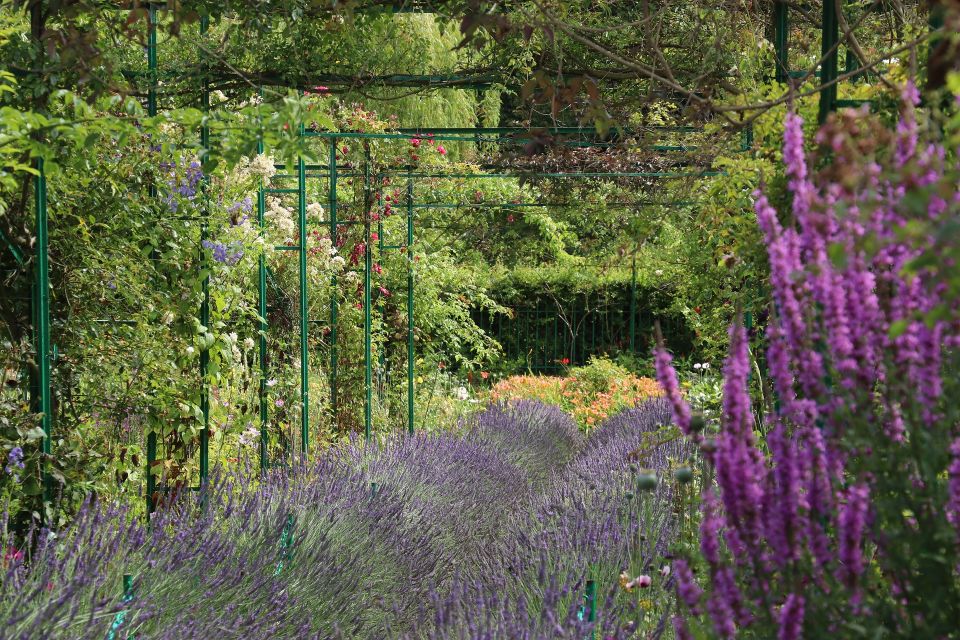 Paris to Giverny Private Tour Monet Gardens House - Customizable Tour Experience