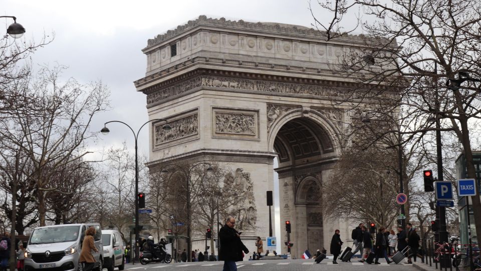 Paris: Top 30 Sites Tour With Expert Guide - Louvre, Notre Dame, and Latin Quarter