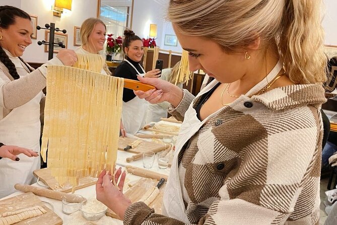 Pasta Cooking Class With Pesto Sauce Making in Rome City Center - Pesto Sauce Making