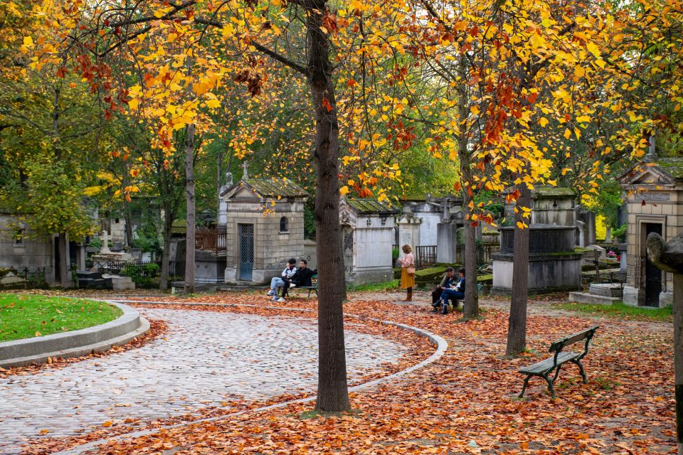 Pere Lachaise Cemetery: A Stroll Through Immortal History - Discovering Stories and History