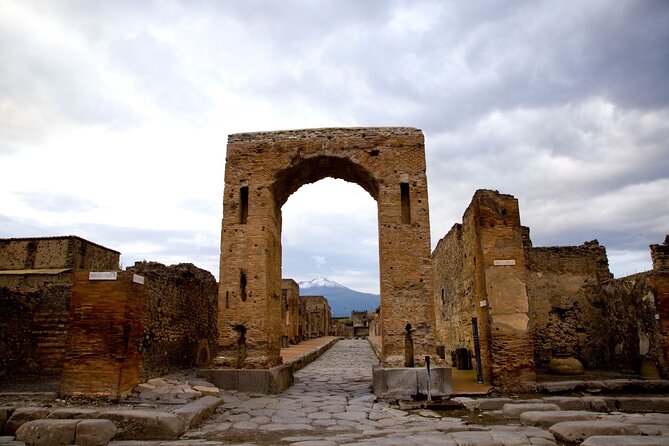 Pompeii Guided Tour From Positano Small Group - Exploring Pompeiis Ruins