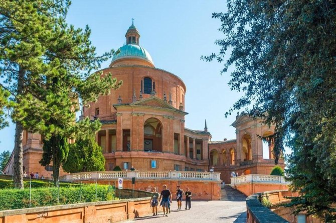 Porticoes of Bologna and Basilica San Luca Guided Tour - What to Expect