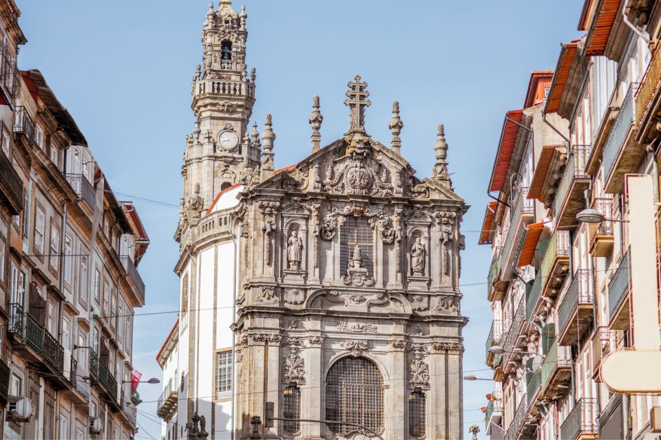 Porto: First Discovery Walk and Reading Walking Tour - Starting Location and Main Stops