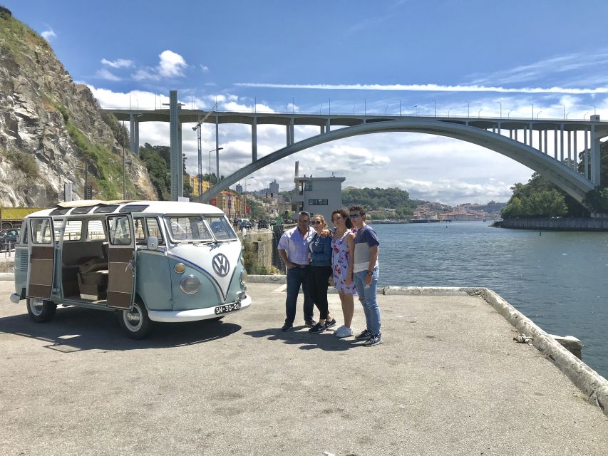 Porto: Volkswagen Kombi Van Tour - Downtown - Professional Tour Guide