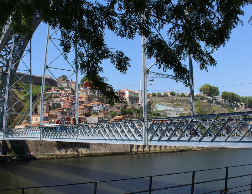 Porto: Walking and Wine Tasting Tour With Snacks - Wine and Food Experience