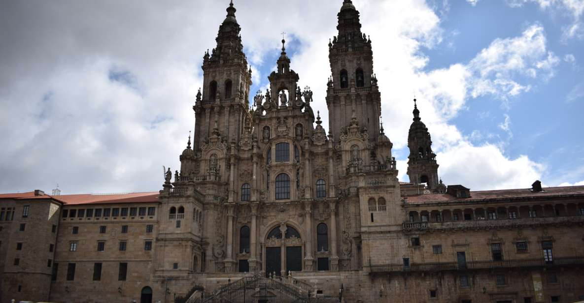 Premium Porto Santiago Compostela Tour, Lunch & Wine Tasting - Van Transfers