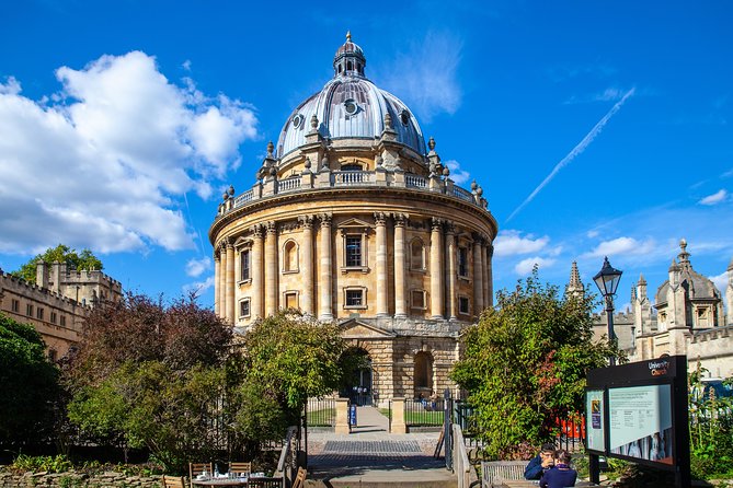 Private Oxford Walking Tour With University Alumni Guide - Sheldonian Theatres Grandeur