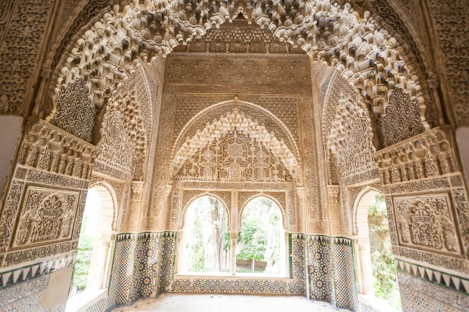 Private Tour in All Complete Complex of Alhambra With Ticket - Exclusive Private Guided Experience