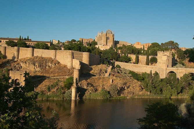 Private Tour in Toledo With Guide Tickets Included to Monuments - Guided Experience With Headsets