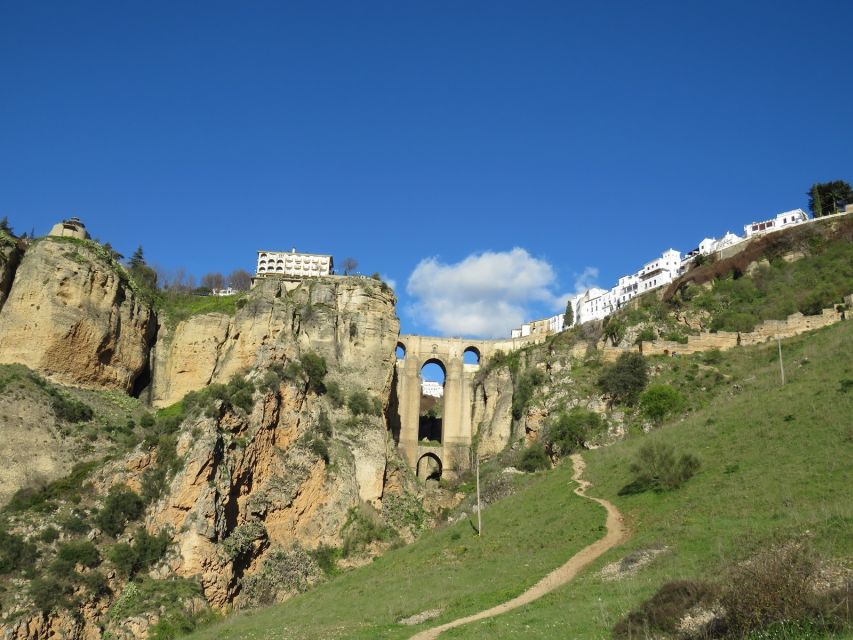 Pueblos Blancos & Ronda: Private Full-Day Tour From Seville - Admiring the Puente Nuevo Bridge