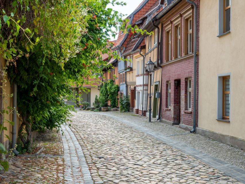 Quedlinburg: Guided City Highlights Walking Tour - Meeting Point and Identification