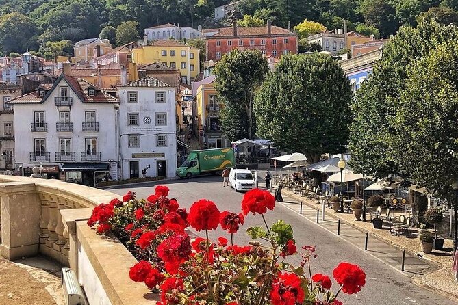 Royal Walk Through Sintra: Between Palaces and Mystical Nature - Group Size and Capacity