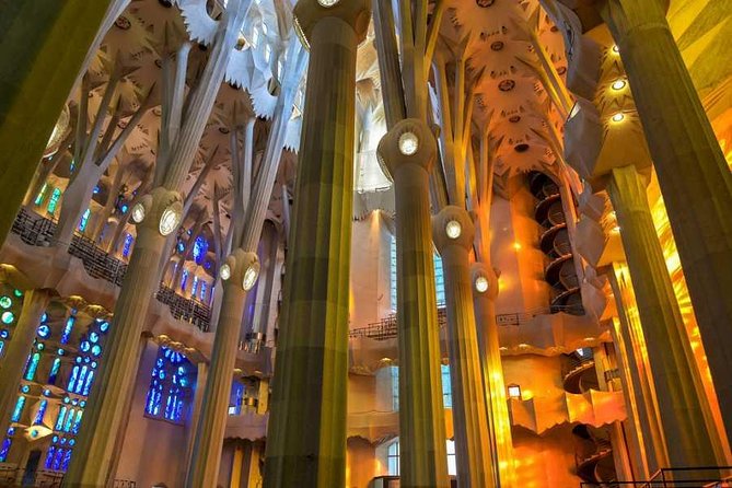 Sagrada Familia Small Group Tour With Skip the Line Ticket - Meeting and Pickup Information