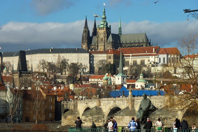 Shared Departure Transfer: Prague Hotel to Prague Airport - Advantages of Shared Transfer