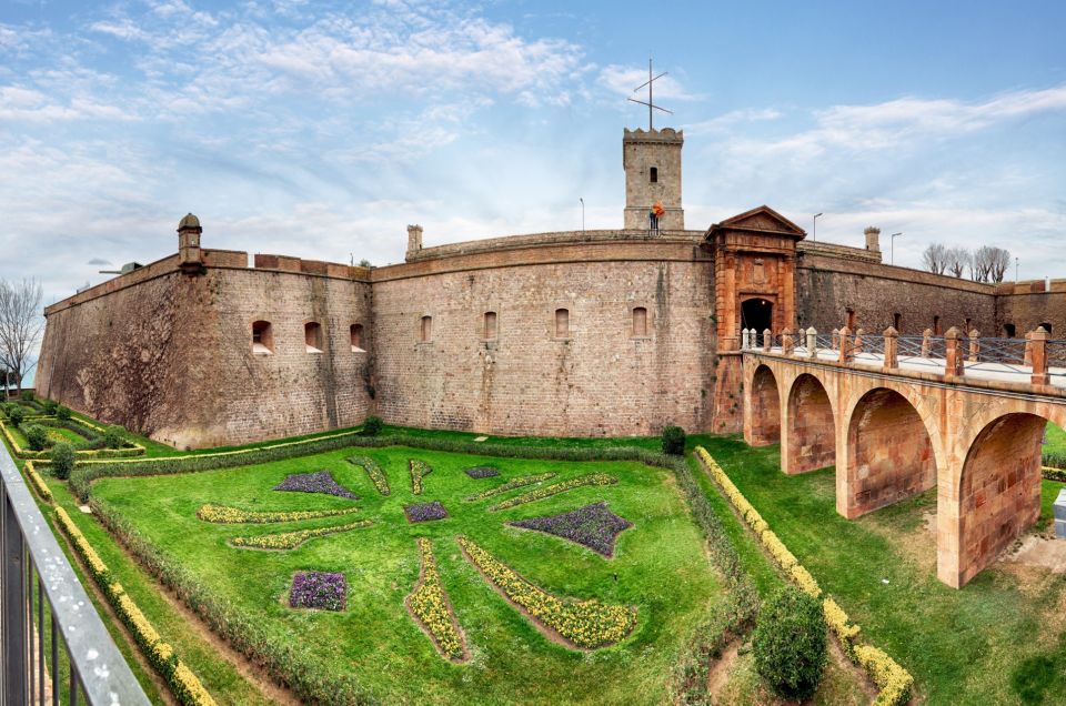 Skip-The-Line Montjuïc Castle Tour With a Cable Car Ride - Cable Car Ride and Views