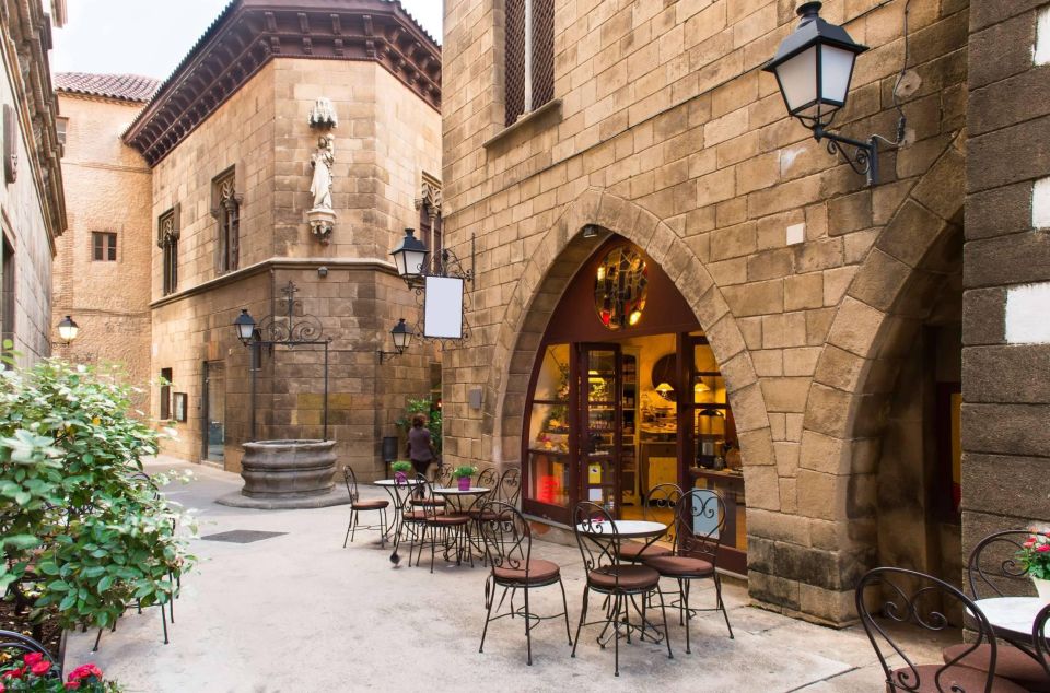 Skip-the-line Poble Espanyol Barcelona Spanish Village Tour - Private Tour Options