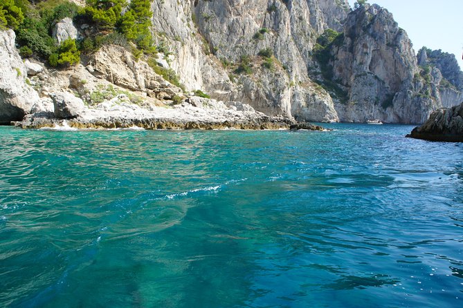 Small Group Capri Full Day Boat Tour From Positano With Drinks - Exploring the Island