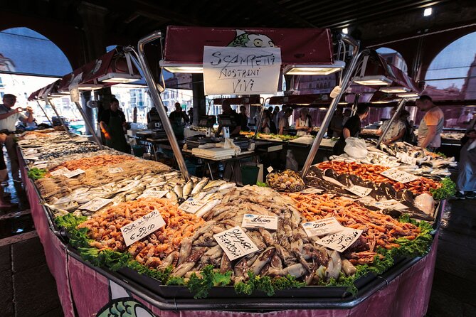 Tastes & Traditions of Venice: Food Tour With Rialto Market Visit - Crossing the Grand Canal