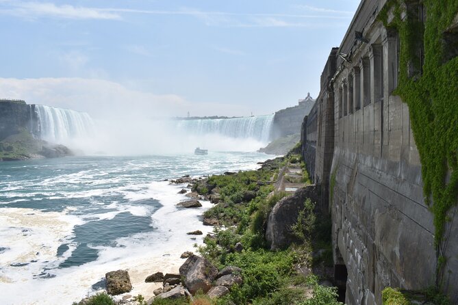 Toronto: Niagara Falls Day Tour With Boat and Behind the Falls - Sightseeing Along Niagara Parkway