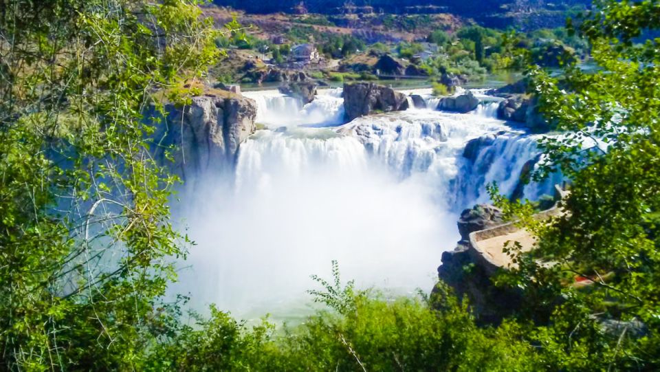 Twin Falls: Dierkes Lake Hike & Shoshone Falls Guided Tour - Shoshone Falls Park