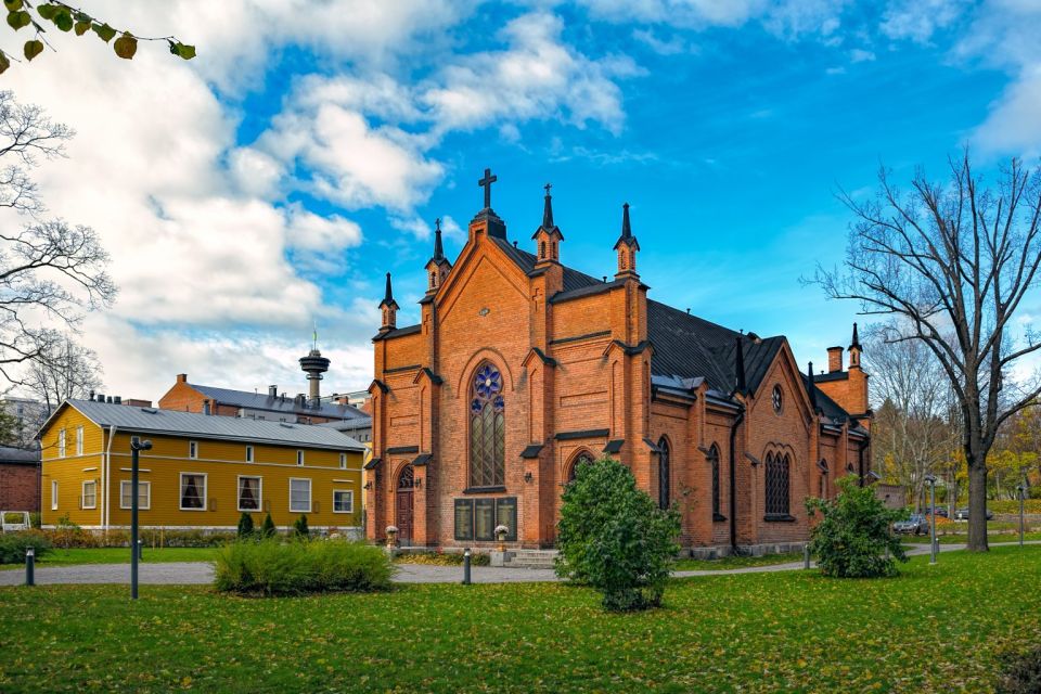 Unique Corners of Tampere - Walking Tour - Historic Local Hotel