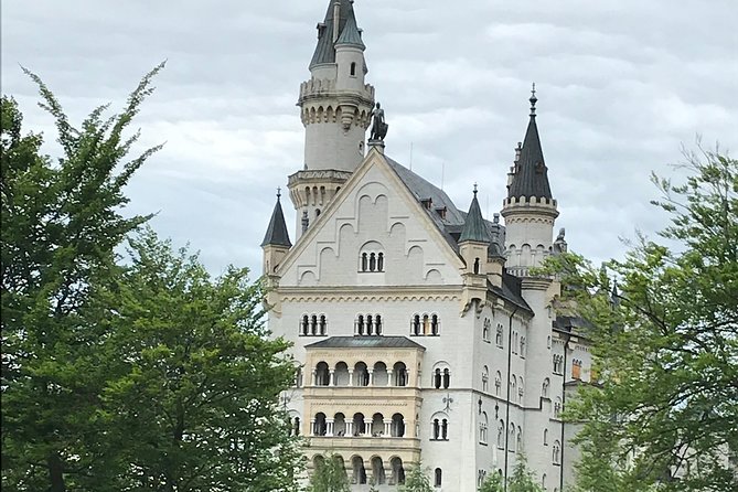 VIP Day Trip Neuschwanstein and Linderhof Castle From Munich - Linderhof Castle Exploration