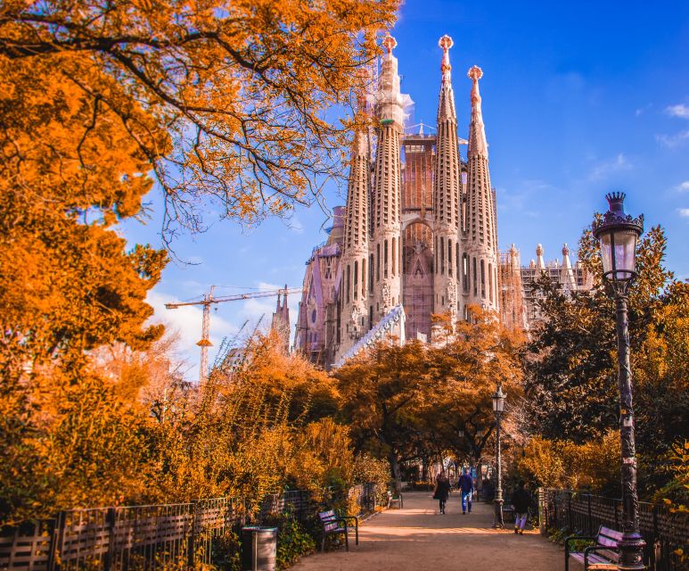 Walking Tour Around Sagrada Familia Basilica For USA Tourist - Recap
