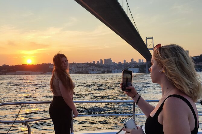 2.5-Hour Bosphorus Sunset Sightseeing Cruise by Luxury Yacht - Leisurely Sightseeing Without Exertion