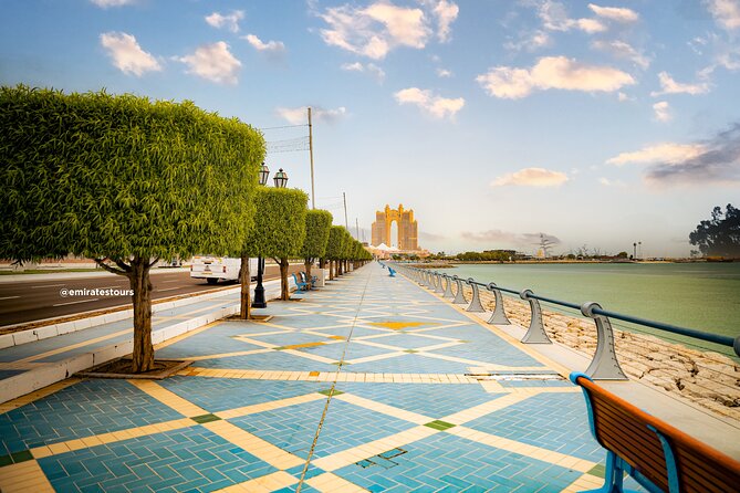 Abu Dhabi Sightseeing Tour: Sheikh Zayed Mosque, Heritage Village & Dates Market - Taking in the Heritage Village