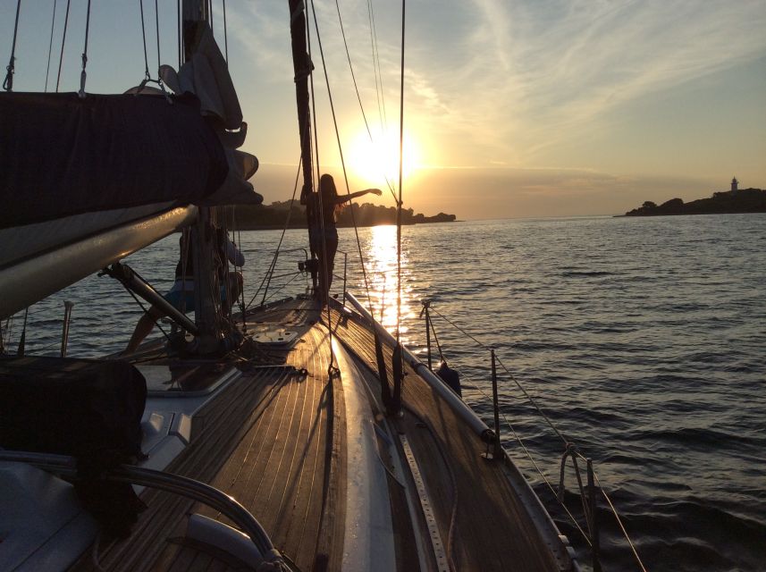 Alcudia: Romantic Sailing Trip With Diner for 2 - Luxury Yacht Excursion