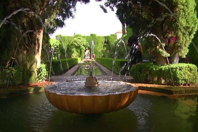 Alhambra Palace and Albaicin Tour With Skip the Line Tickets From Seville - Booking and Preparing