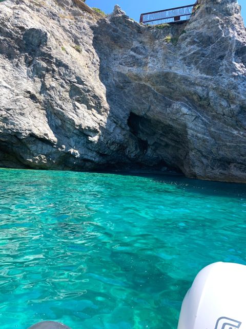 Amalfi Coast: Private Tour by Sorrentine Gozzo - Boat and Amenities