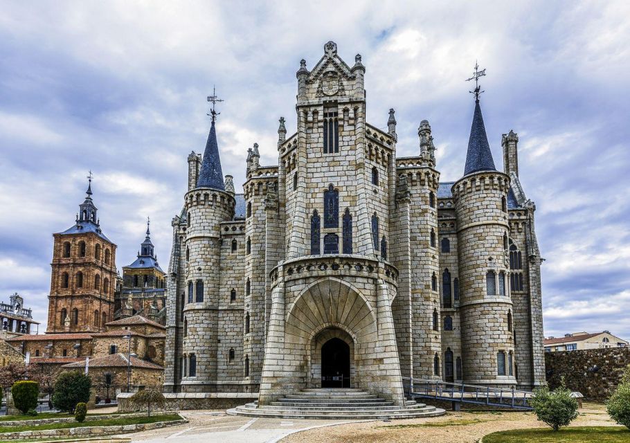 Astorga Episcopal Palace Ticket & In-App Audio Tour (ENG) - Important Requirements for the Tour