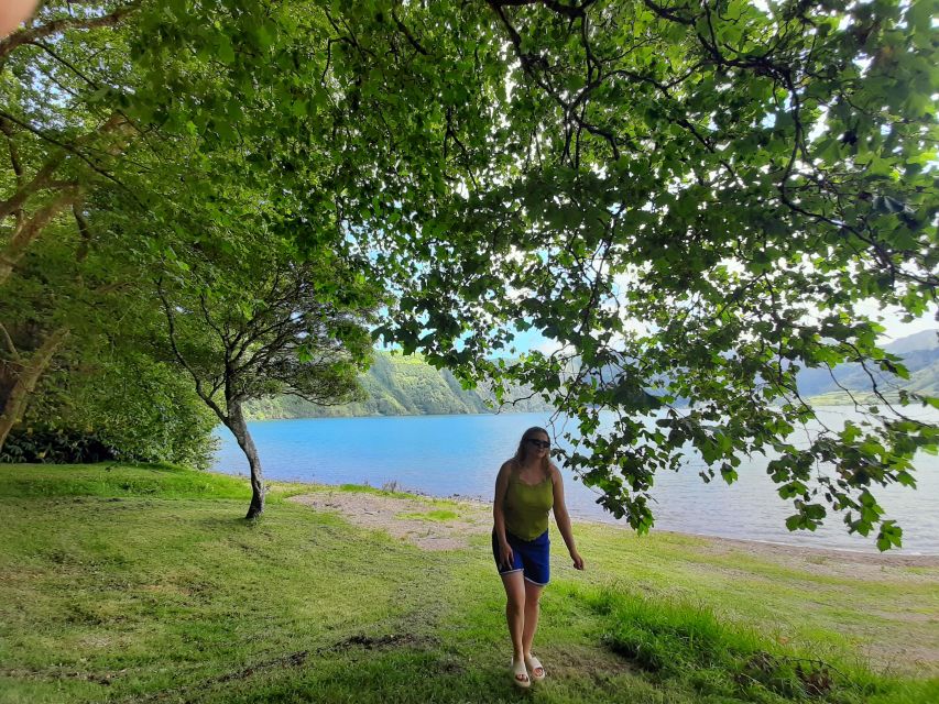 Azores: Explore the Dramatic Crater of Sete Cidades - Capturing Views at Vista Do Rei