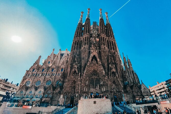 Barcelona Architecture Walking Tour With Casa Batllo Upgrade - Group Size Limitation