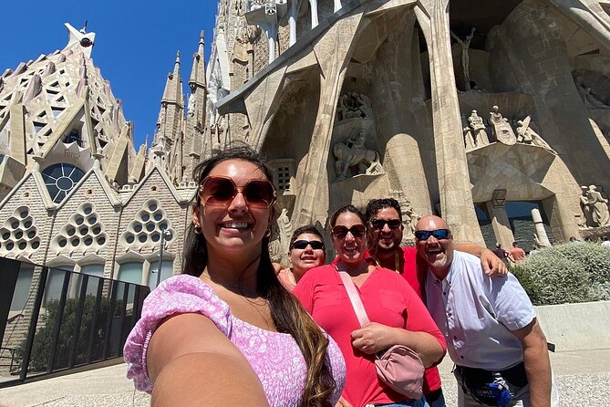 Barcelona City Tour Sagrada Family, Park Güell, Pedrera STL Tickets - Park Güell Terrace