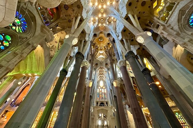 Barcelona in a Day Tour: Sagrada Familia, Park Guell & Old Town - Culinary Adventure at La Boqueria