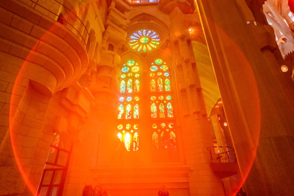 Barcelona: Sagrada Familia Fast-Track Guided Tour - History and Construction Delays