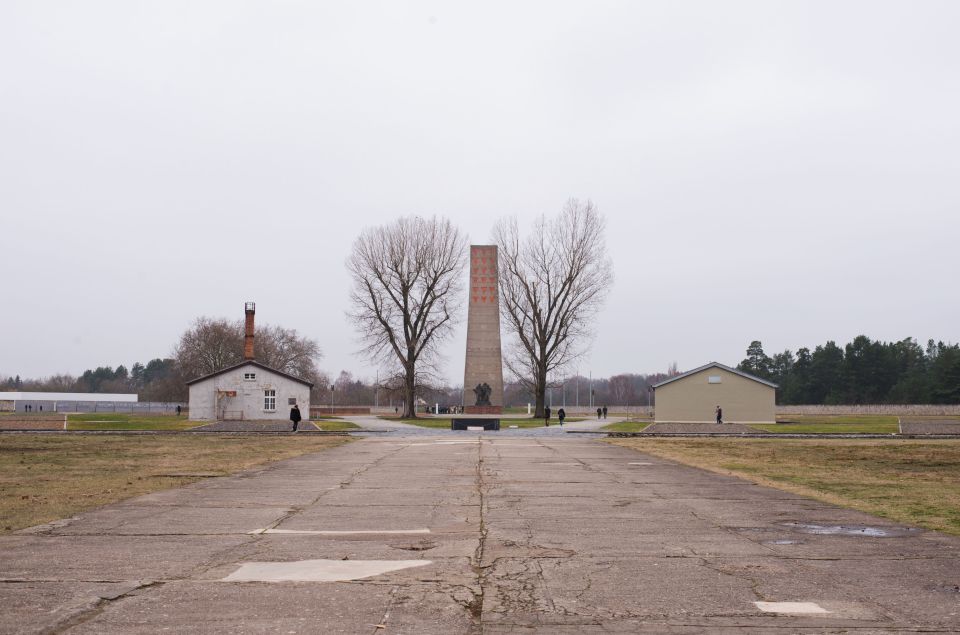 Berlin: City Highlights and Sachsenhausen Camp Private Tour - Visit Sachsenhausen Memorial